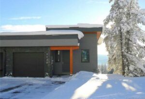 3 bdrm, 4 bath, ski in-ski out duplex in The Ridge subdivision of Silver Star!