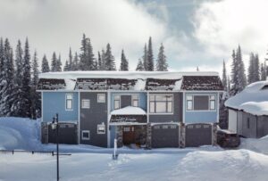 7 bdrm, 5617sqft, ski in/ski out home in Alpine Meadows at Silver Star!